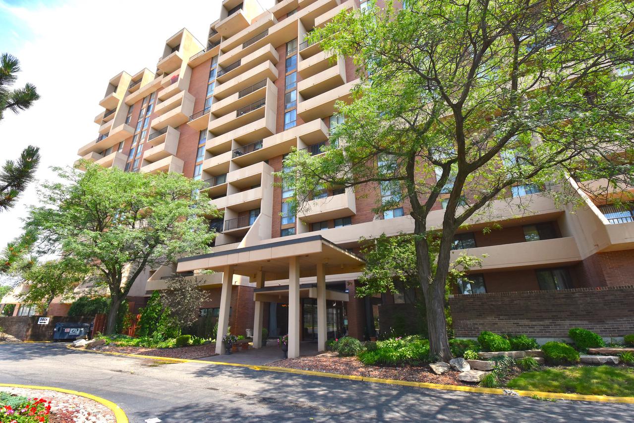 465 W Dominion Dr. #701, Wood Dale, IL 60191