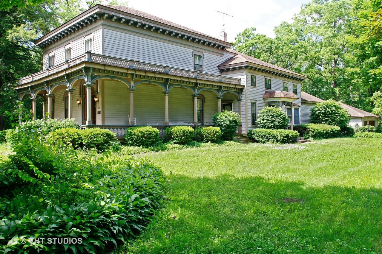 2809 S Country Club Rd., Woodstock, IL 60098