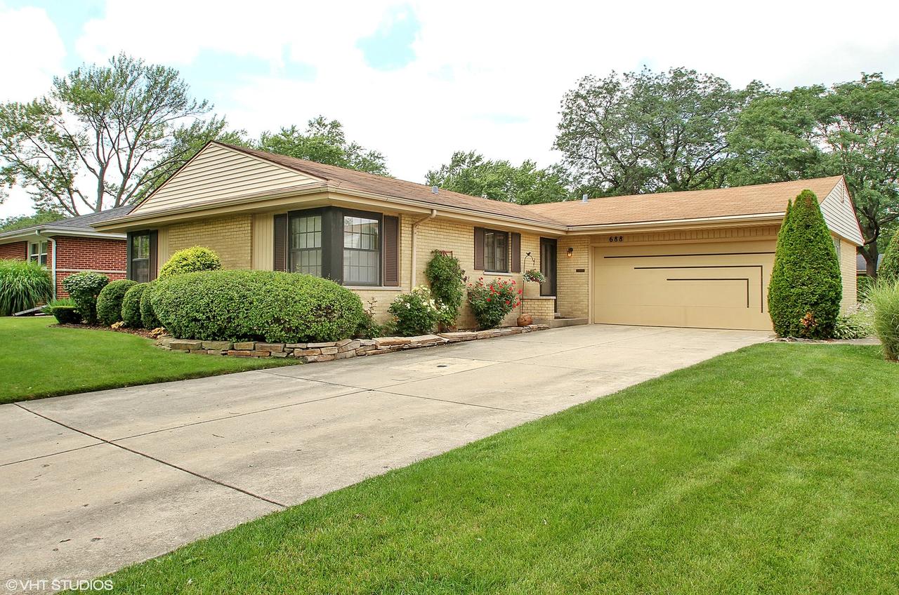 688 Therese Ter., Des Plaines, IL 60016