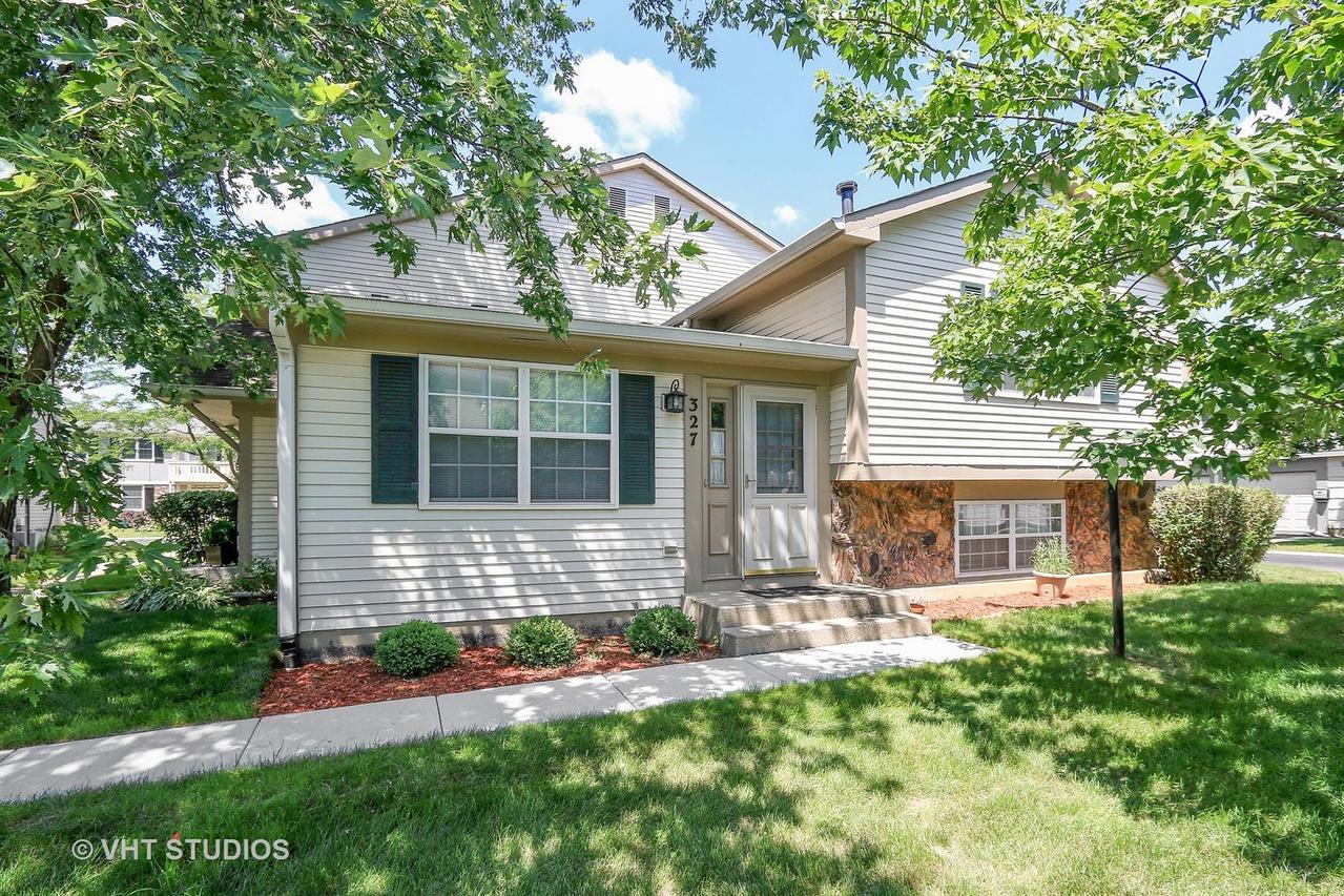 327 Westwood Ct., Vernon Hills, IL 60061