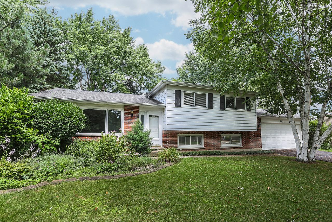 2429 Waupaca Ct., Naperville, IL 60564