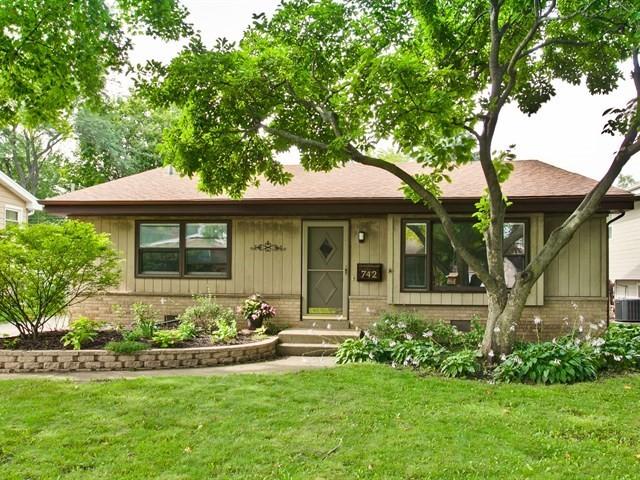 742 Noel Dr., Mundelein, IL 60060