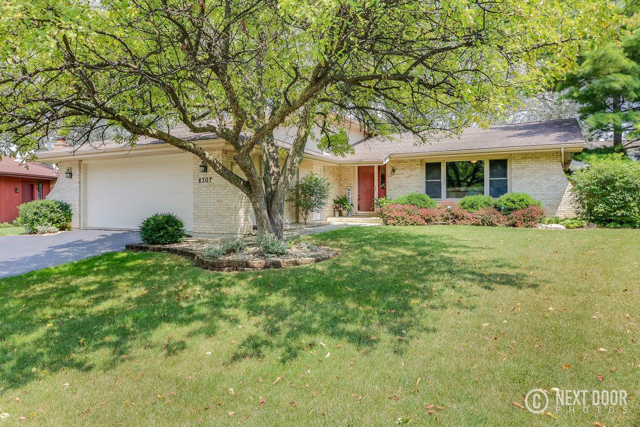 8307 Chelsea Ln., Woodridge, IL 60517