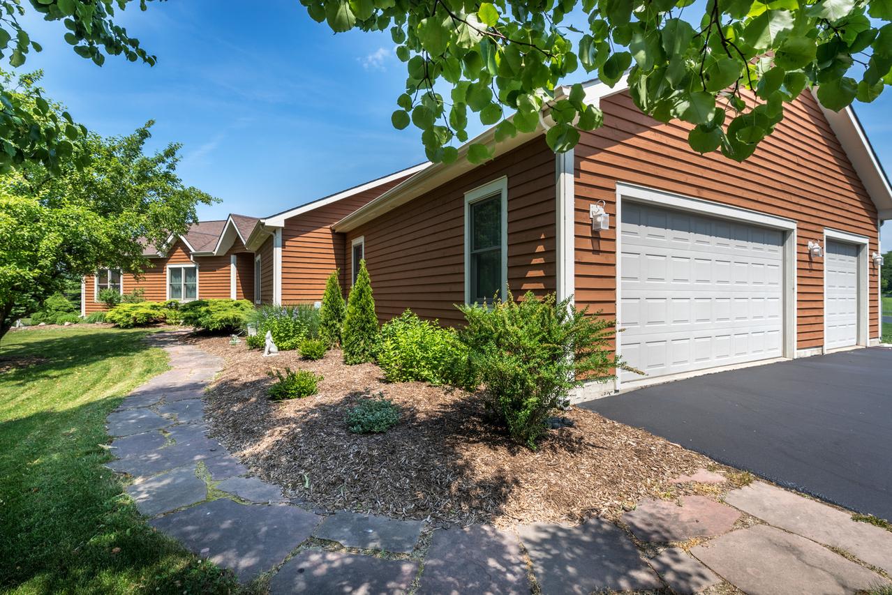 41W022 Chippewa Pass Rd., Elgin, IL 60124