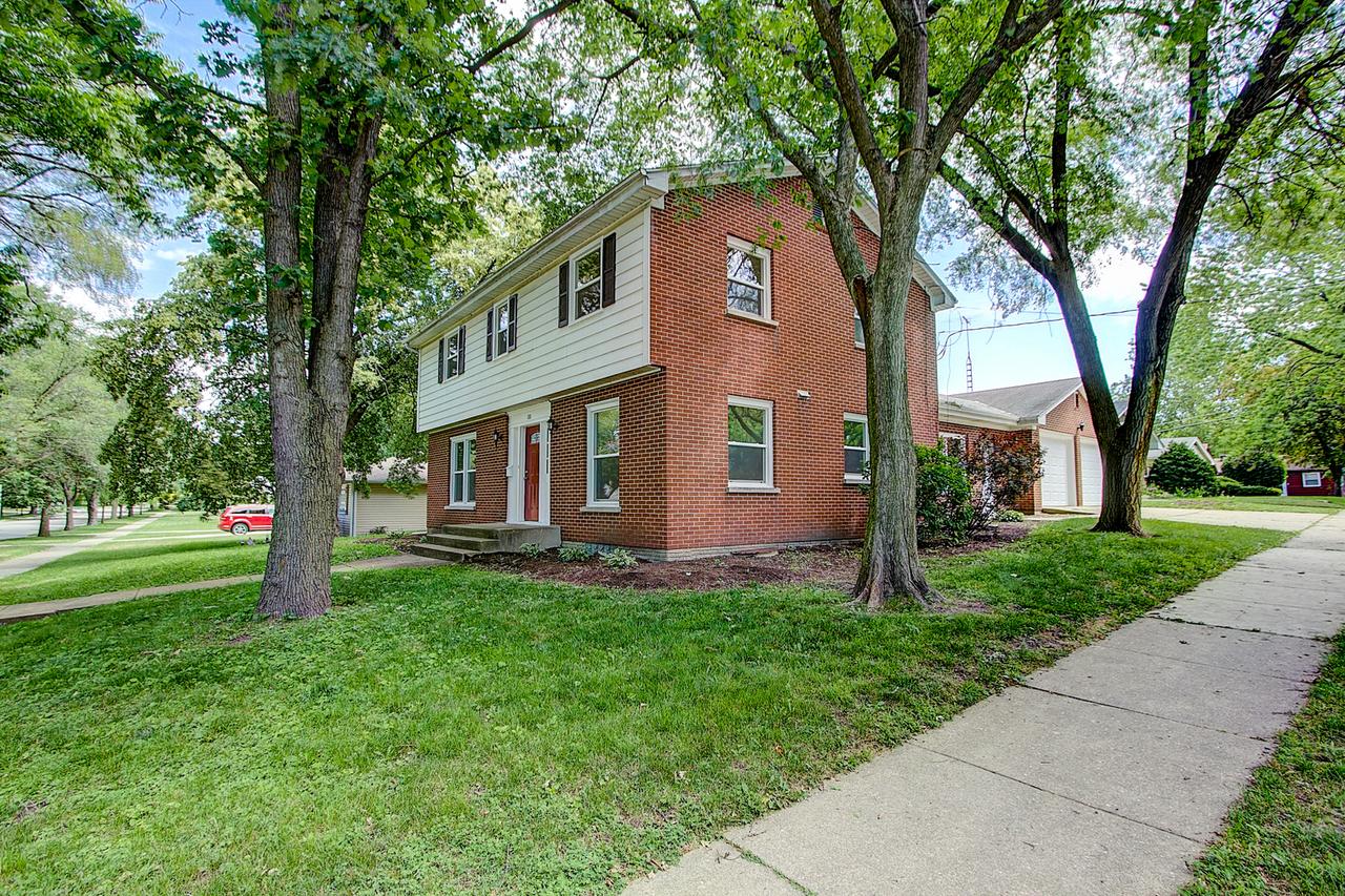 336 S Elmwood Dr., Aurora, IL 60506