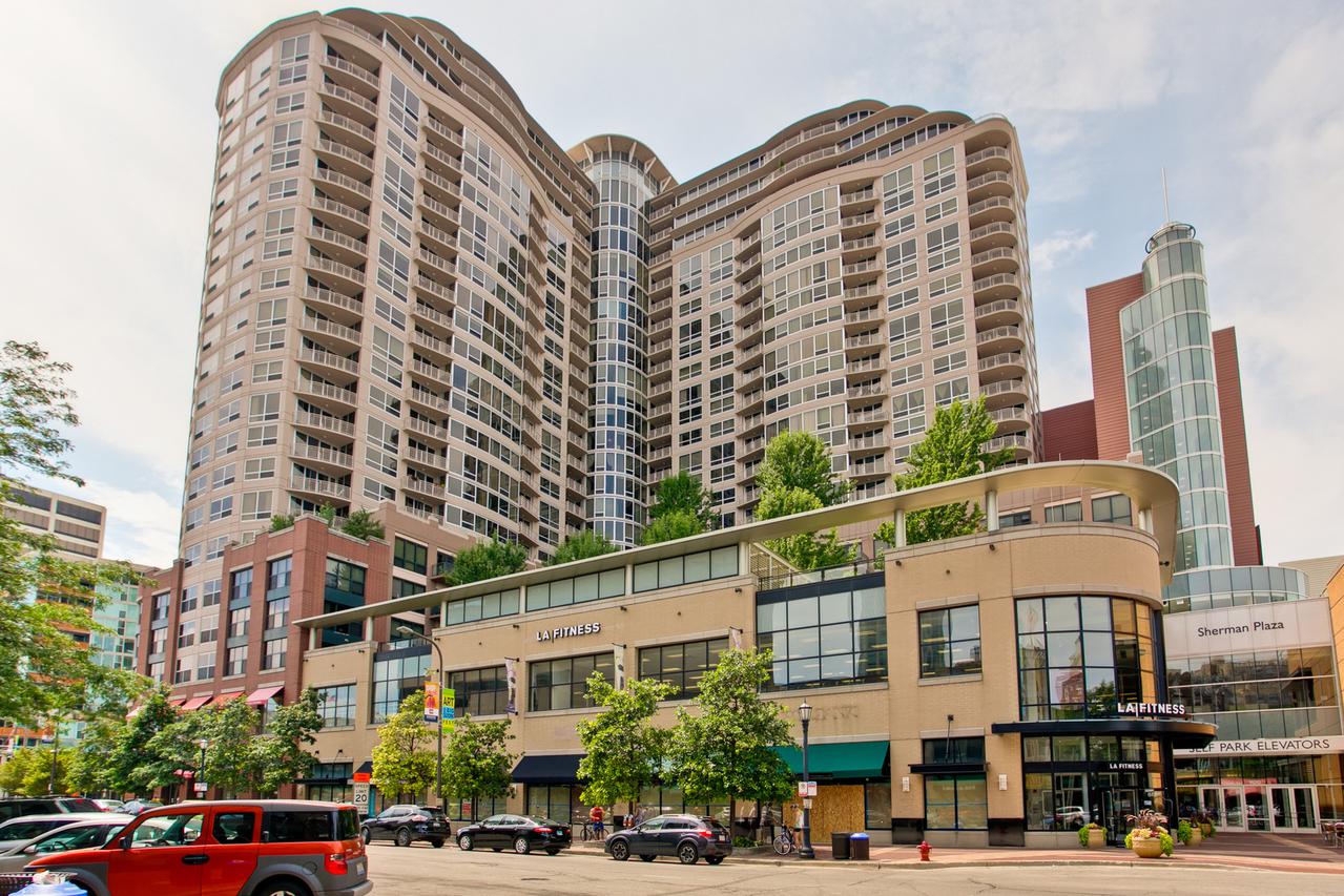 807 Davis St. #1610, Evanston, IL 60201