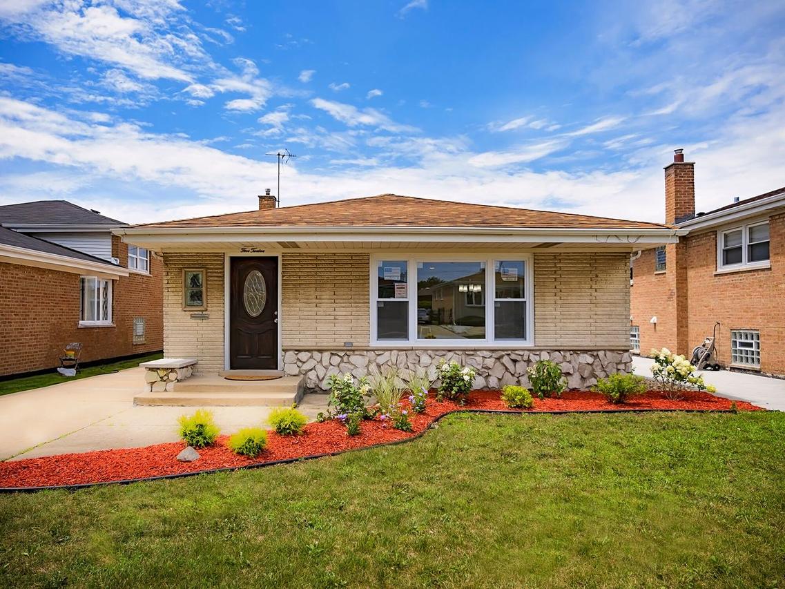 512 Manistee Ave., Calumet City, IL 60409