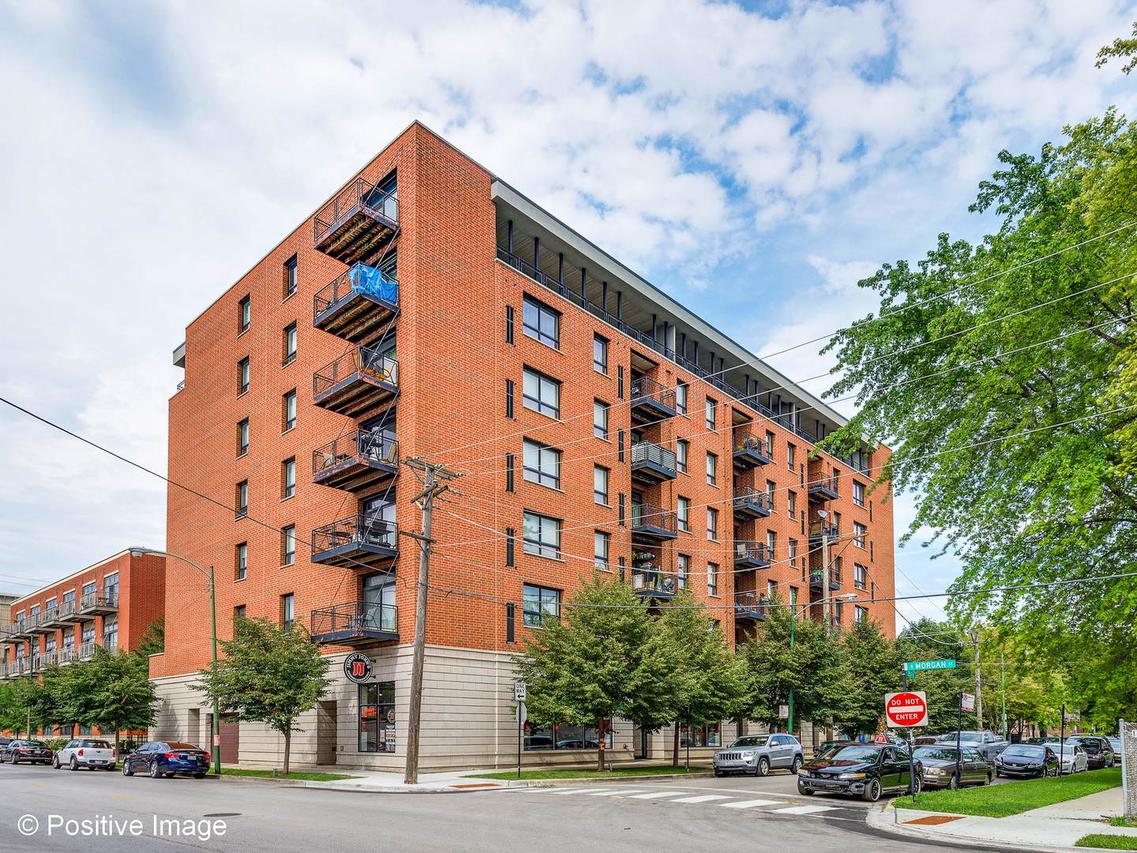 974 W 35th Pl. #704, Chicago, IL 60609