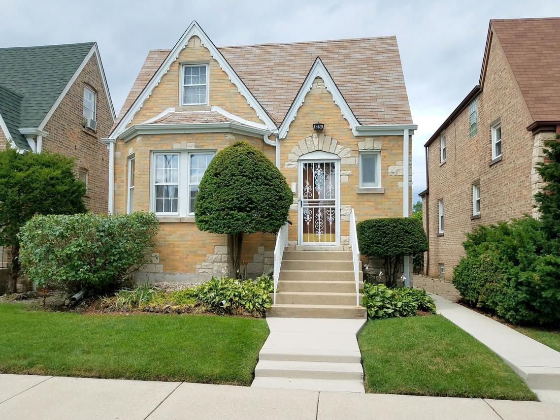 6124 W Nelson St., Chicago, IL 60634