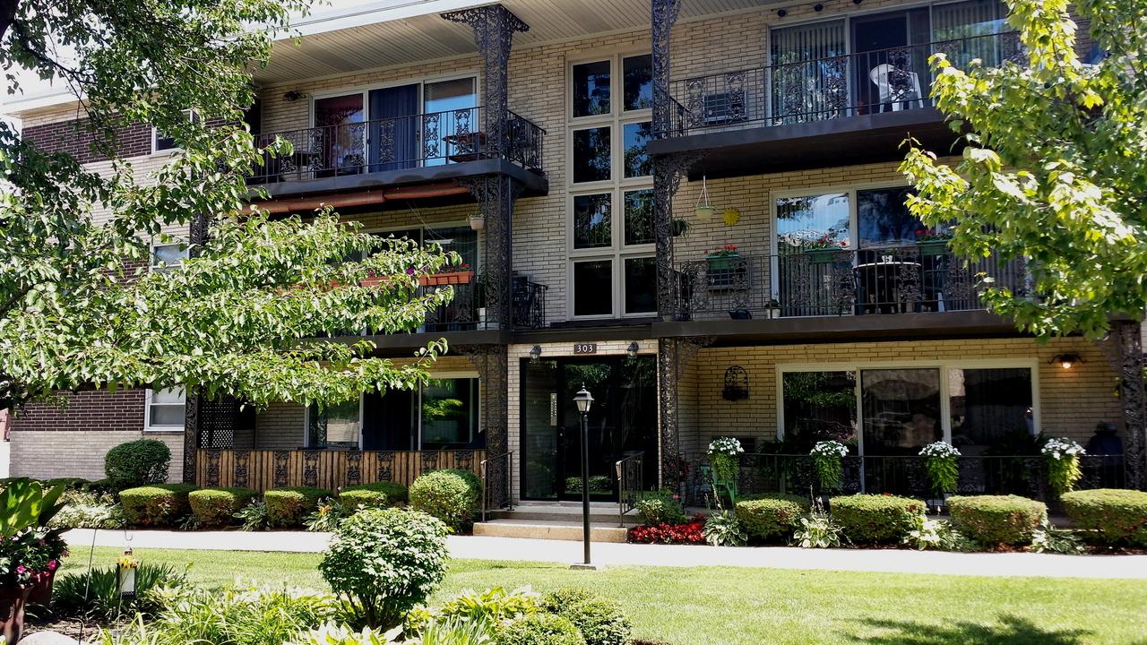 303 E Plainfield Rd. #6, La Grange, IL 60525