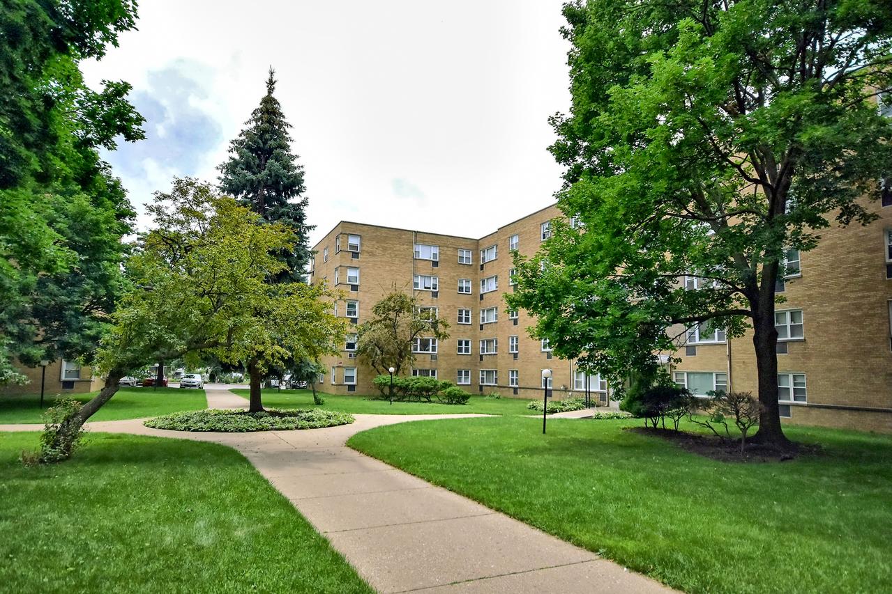 2035 W Granville Ave. #402, Chicago, IL 60659