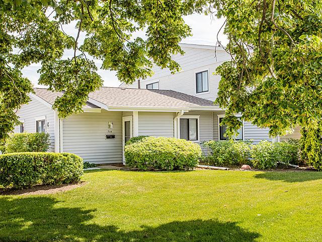714 Whitesail Dr. #166A, Schaumburg, IL 60194