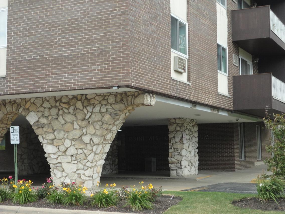 1311 S Finley Rd. #215, Lombard, IL 60148