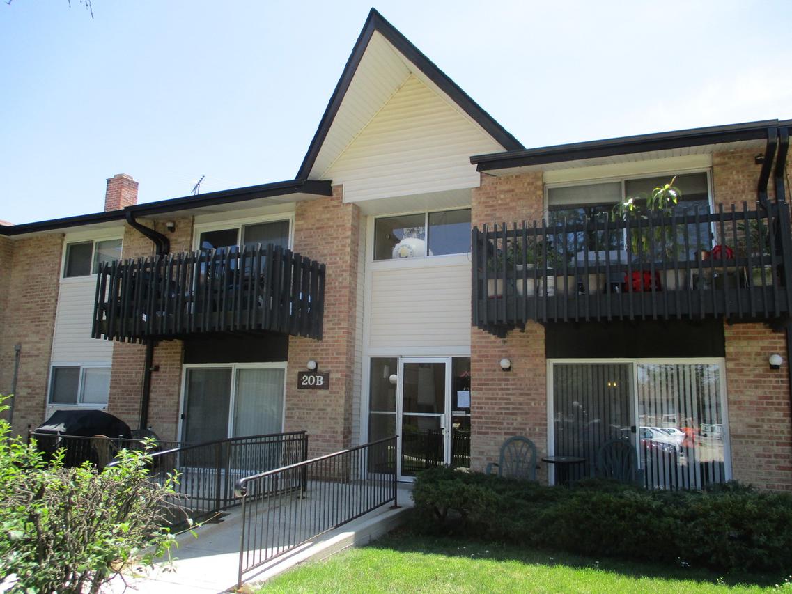 20B Kingery Quarter #106, Willowbrook, IL 60527