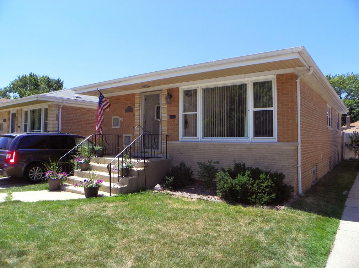 11232 S Sacramento Ave., Chicago, IL 60655