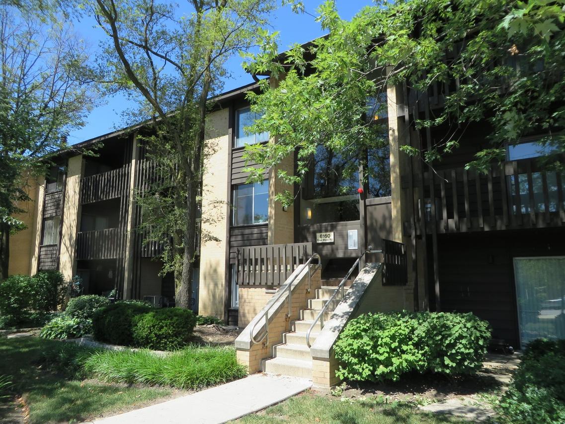6160 Knollwood Rd. #106, Willowbrook, IL 60527