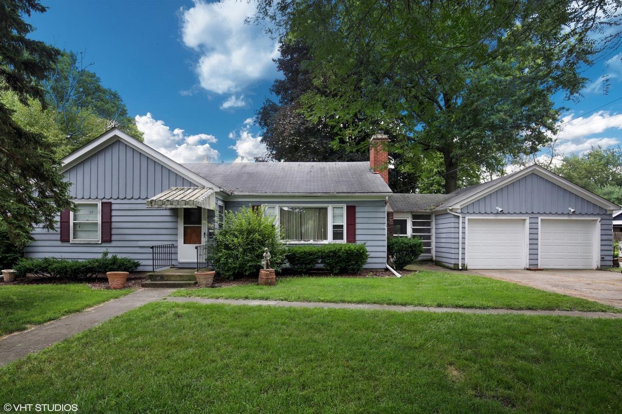 708 Center St., Geneva, IL 60134