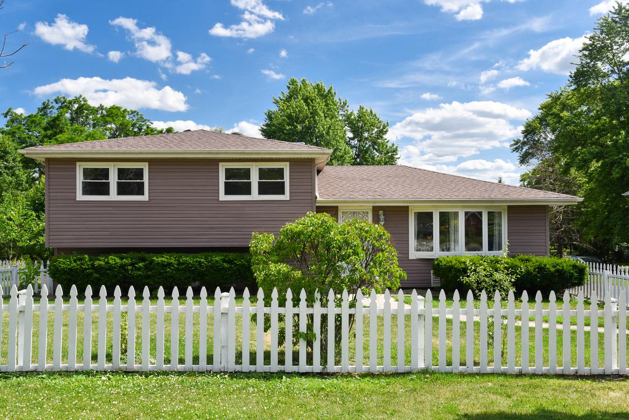 315 W Traube Ave., Westmont, IL 60559
