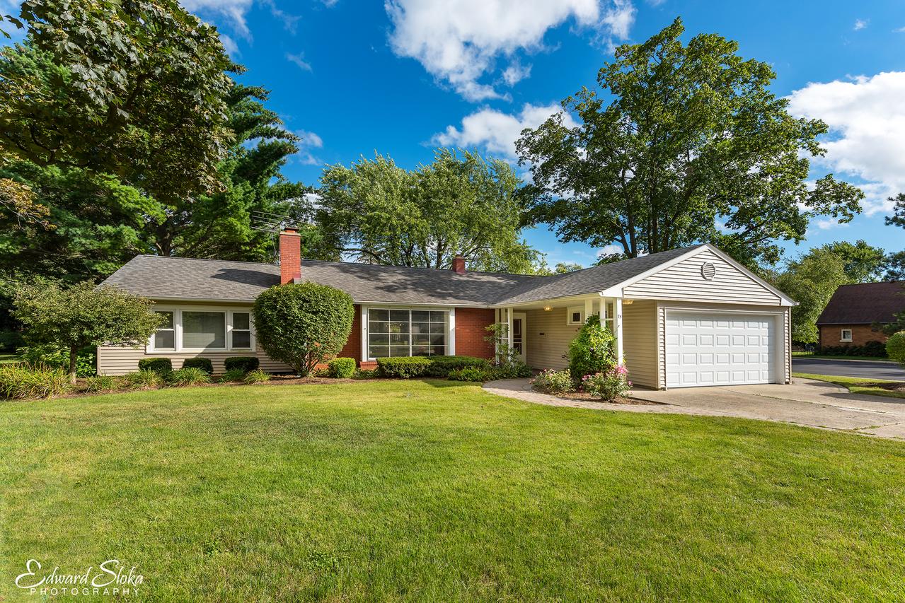 75 Dole Ave., Crystal Lake, IL 60014