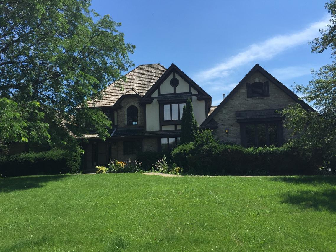 6N079 Oak Run Ct., St. Charles, IL 60175