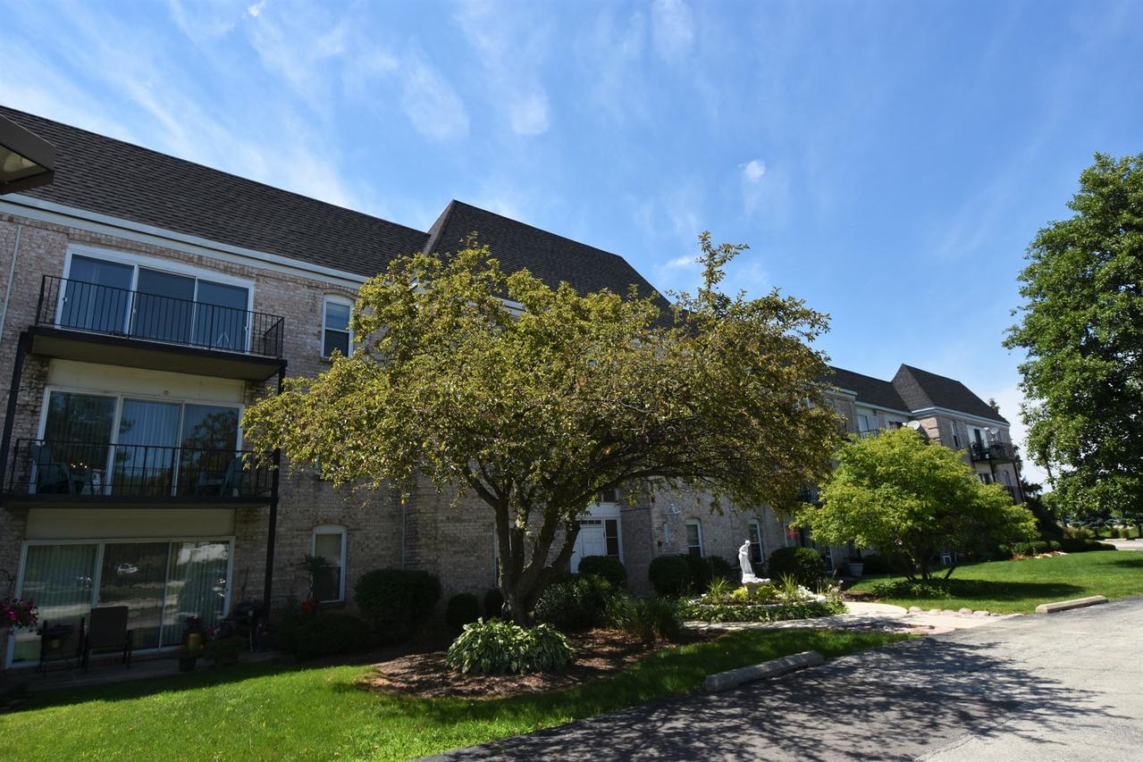 5001 Carriageway Dr. #116, Rolling Meadows, IL 60008