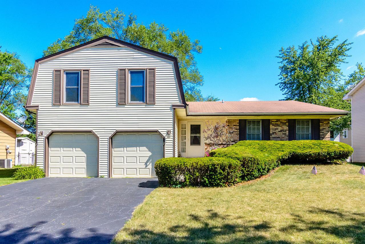 424 W Briarcliff Rd., Bolingbrook, IL 60440