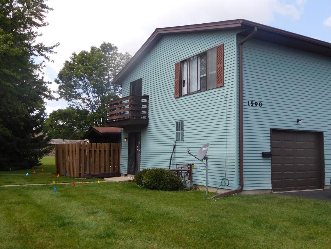 1590 Burton Ct. #A, Aurora, IL 60505