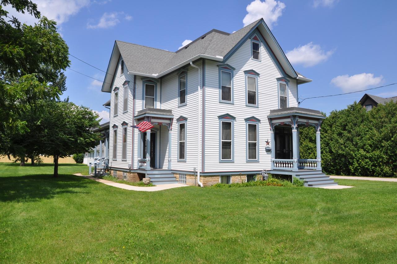 418 N State St., Marengo, IL 60152