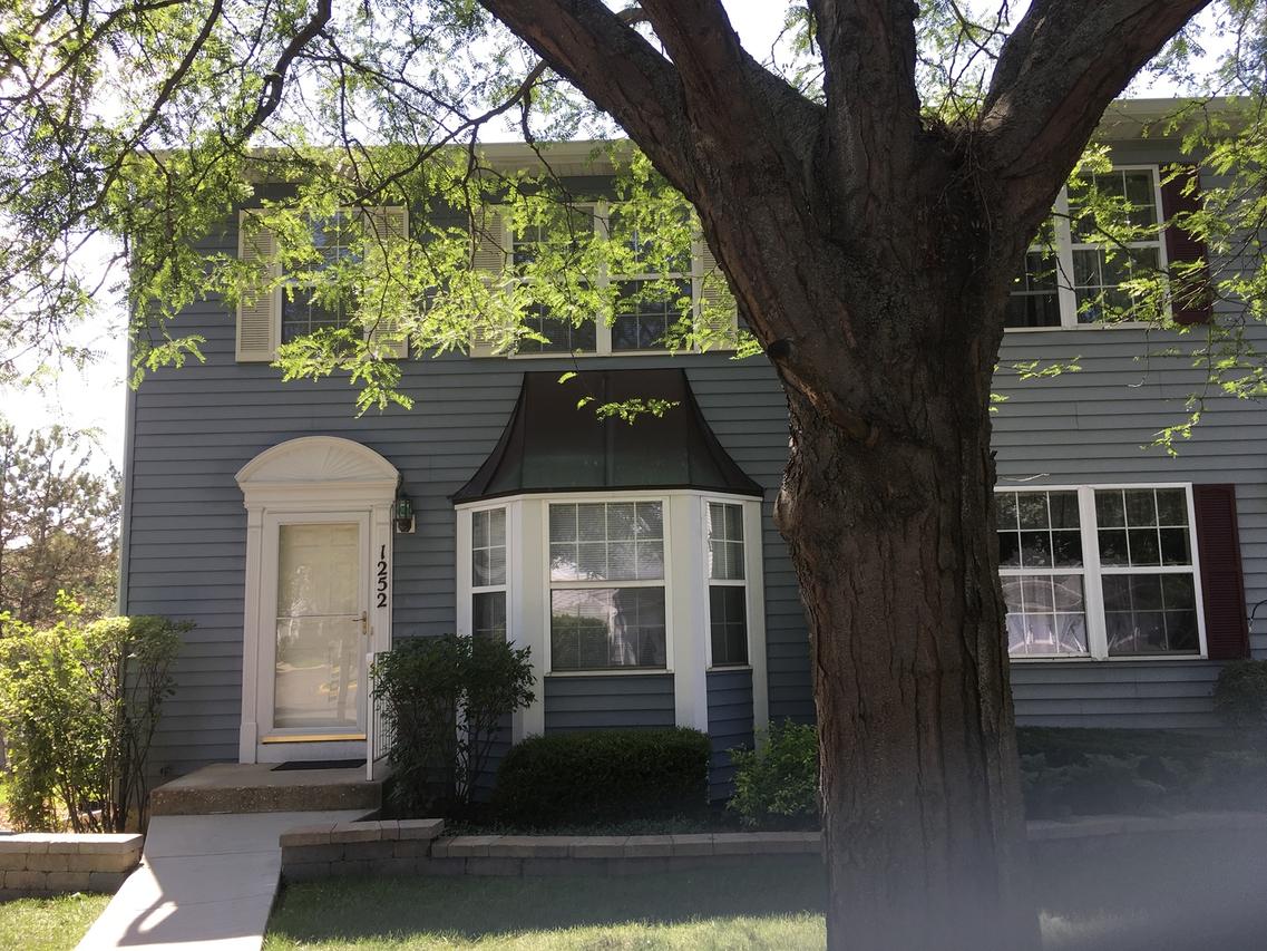 1252 Alexandria Ct., Geneva, IL 60134