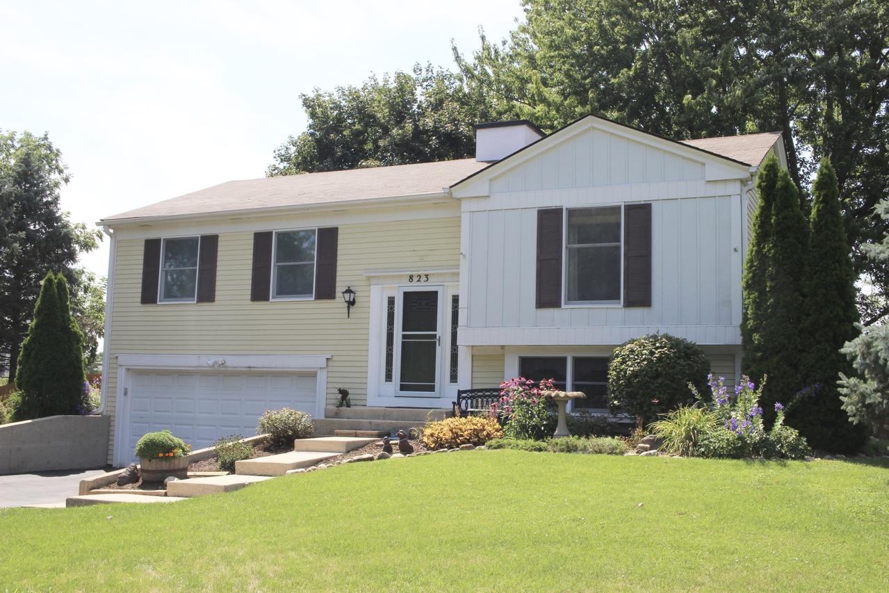 823 Whitlock Ave., Aurora, IL 60506