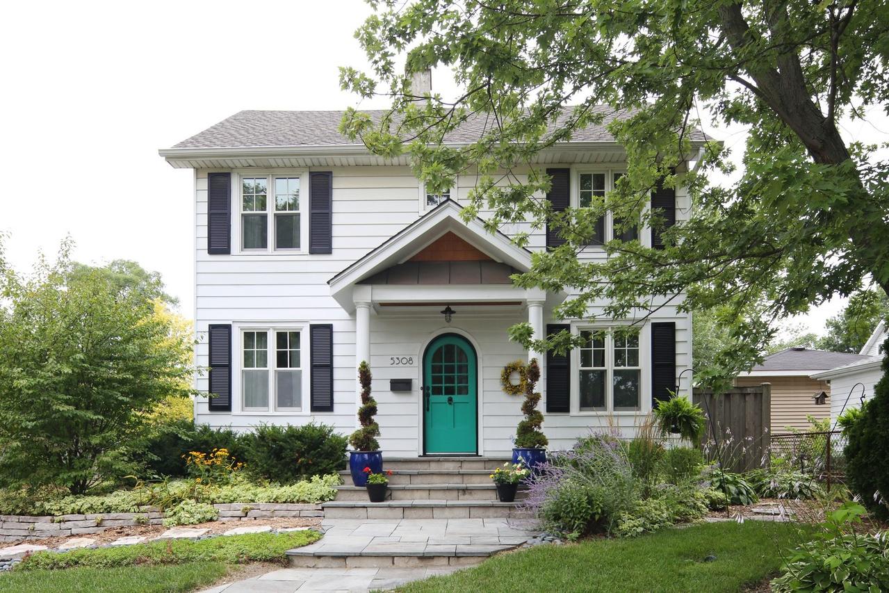 5308 Cumnor Rd., Downers Grove, IL 60515