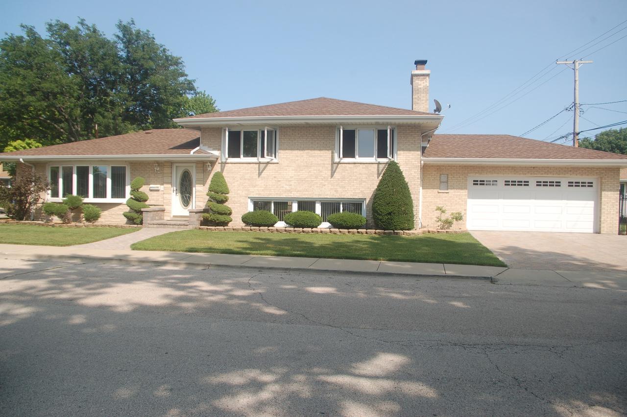 4465 N Potawatomie St., Chicago, IL 60656