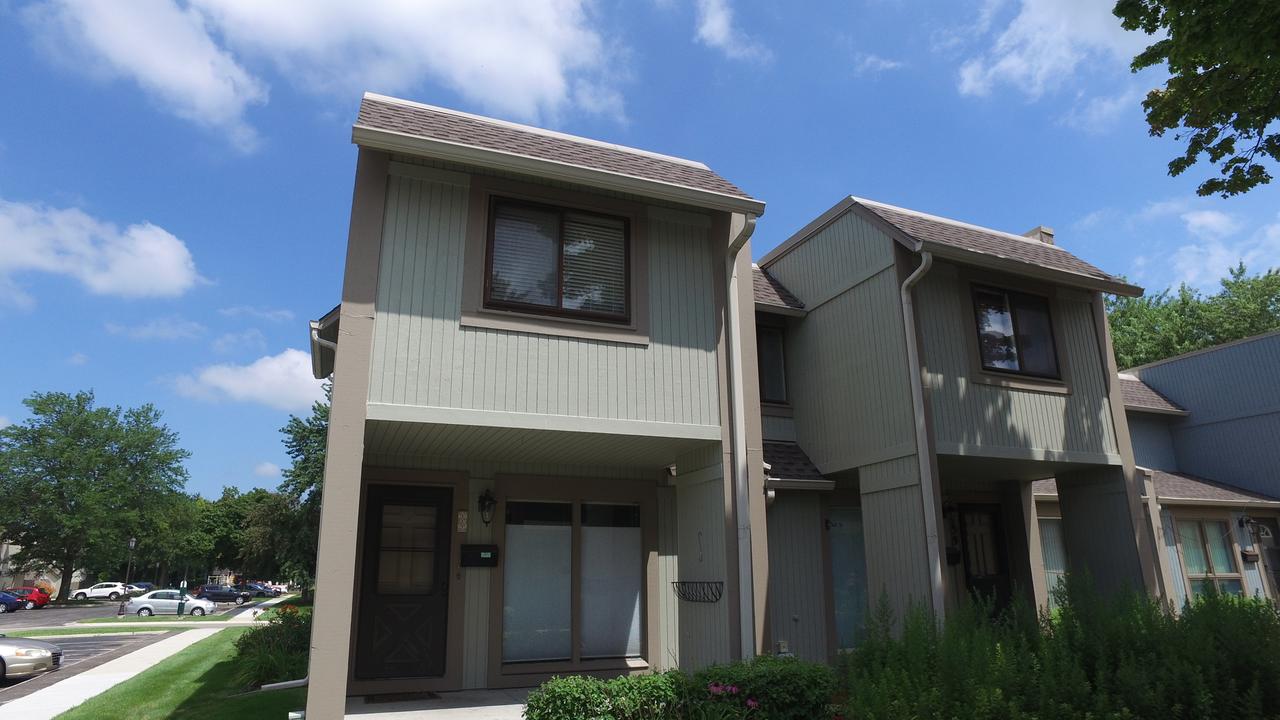 557 Chard Ct., Grayslake, IL 60030