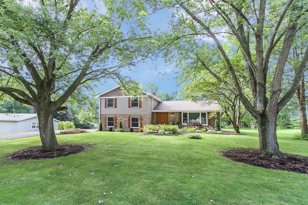 38W267 Toms Trail Dr., St. Charles, IL 60175