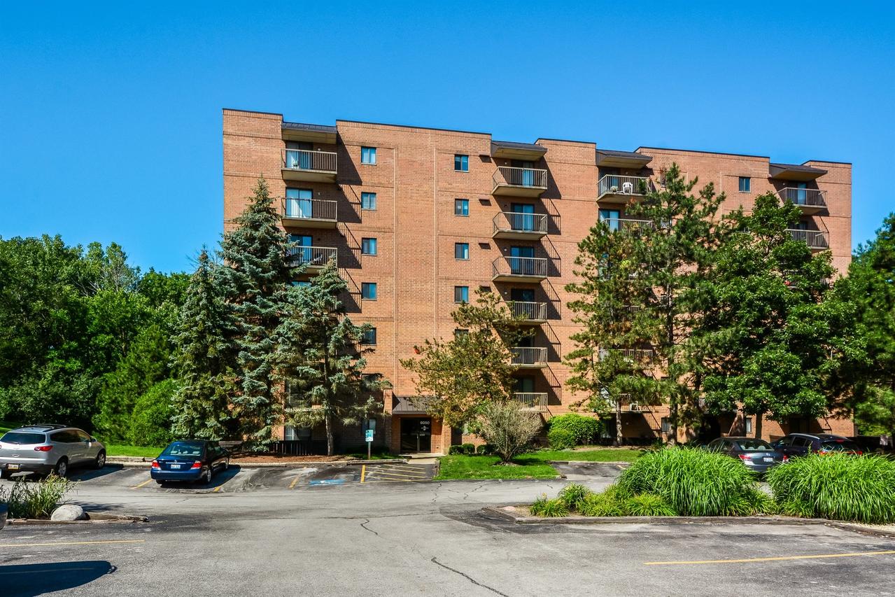 6050 Lake Bluff Dr. #402, Tinley Park, IL 60477