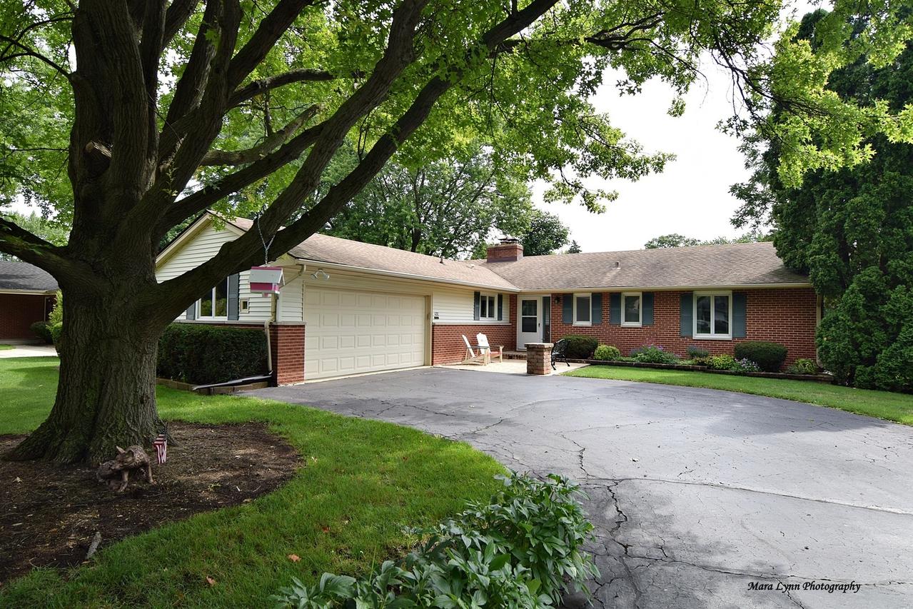 432 S 11th St., St. Charles, IL 60174
