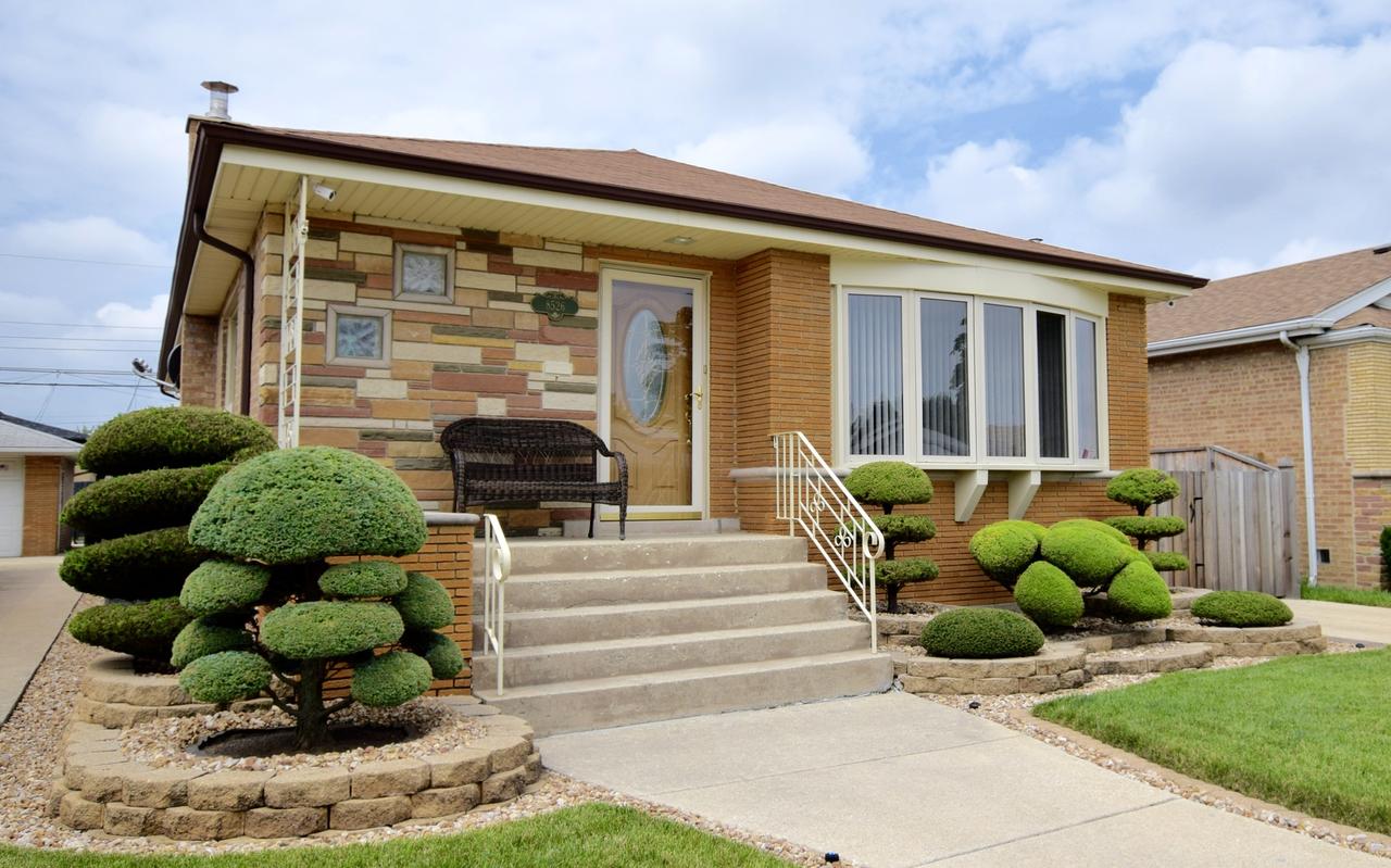 8526 S Kenneth Ave., Chicago, IL 60652