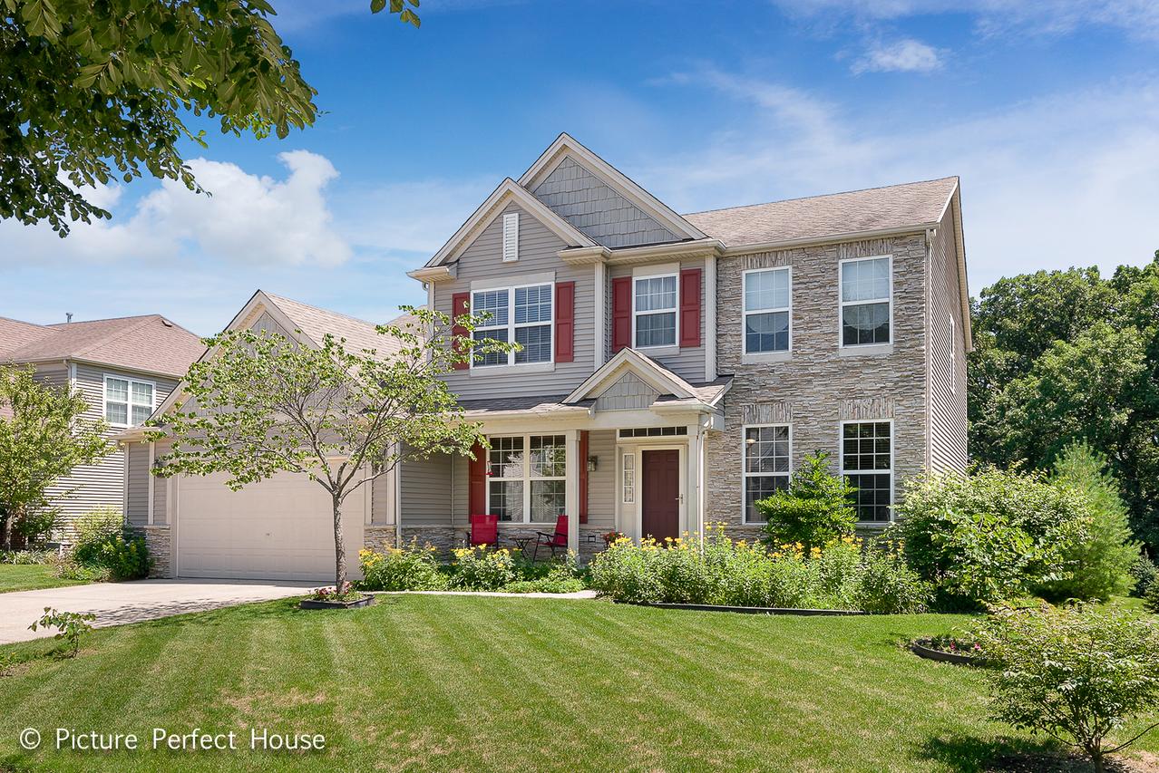 1331 Dorr Dr., Sugar Grove, IL 60554