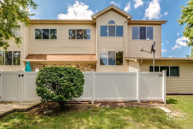 321 Park Ridge Ln. #E, Aurora, IL 60504