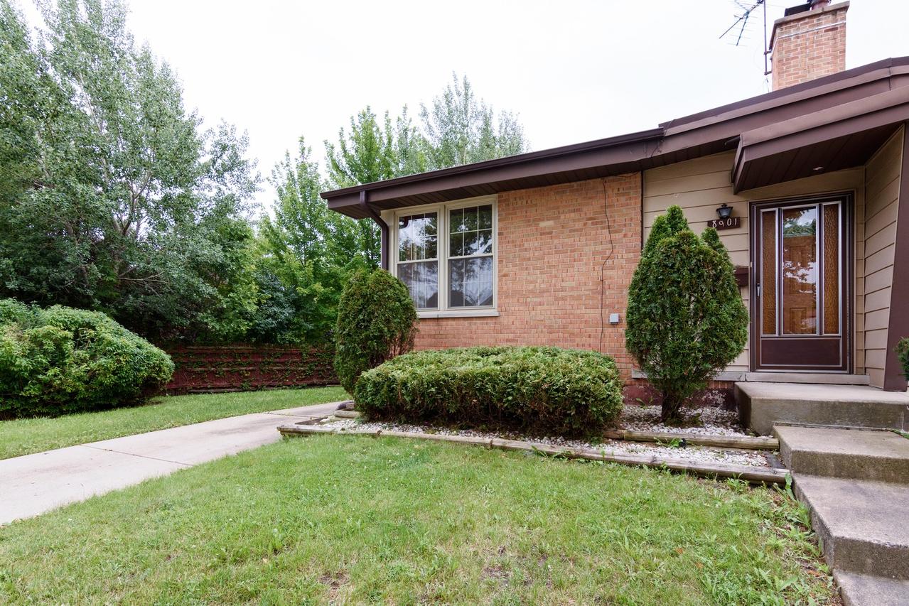 8901 Lyons St., Des Plaines, IL 60016
