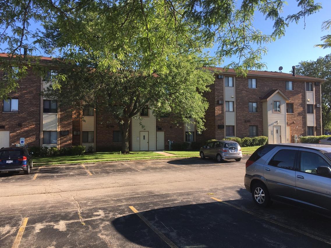 13 Echo Ct. #9, Vernon Hills, IL 60061