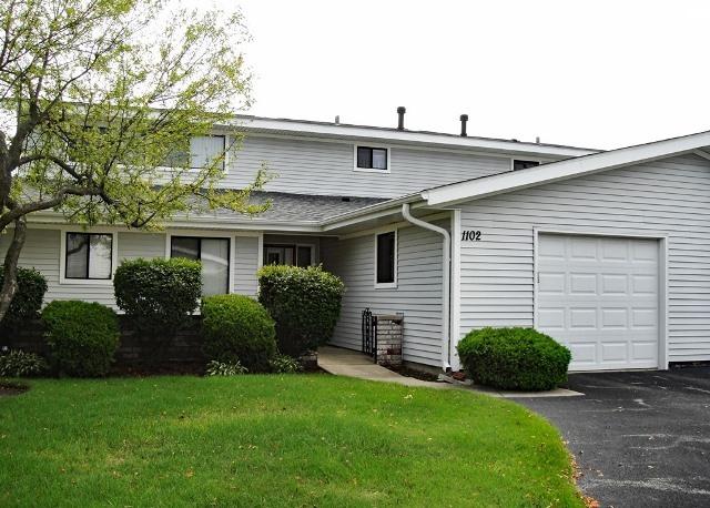 1102 Swansea Ct., Schaumburg, IL 60193