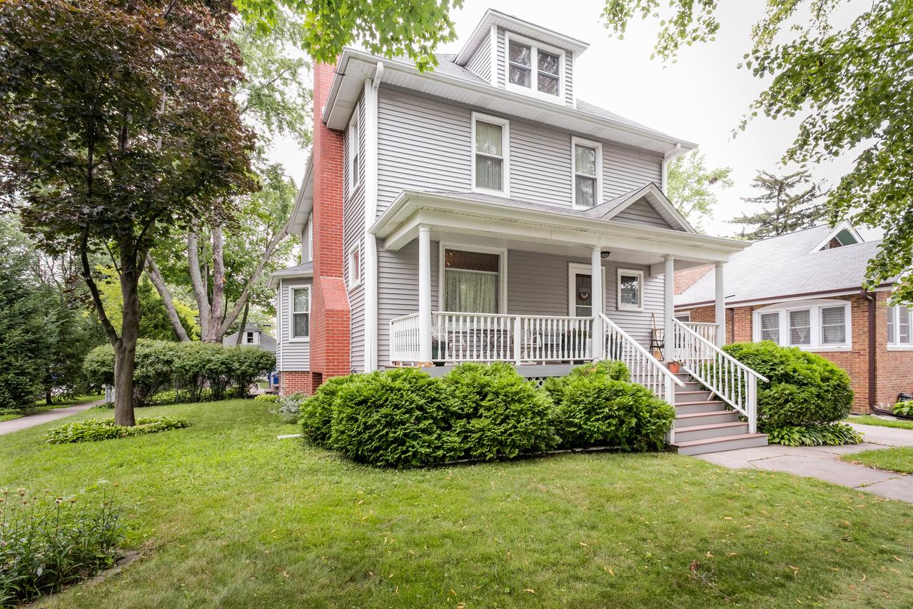 1504 E Walnut Ave., Des Plaines, IL 60016