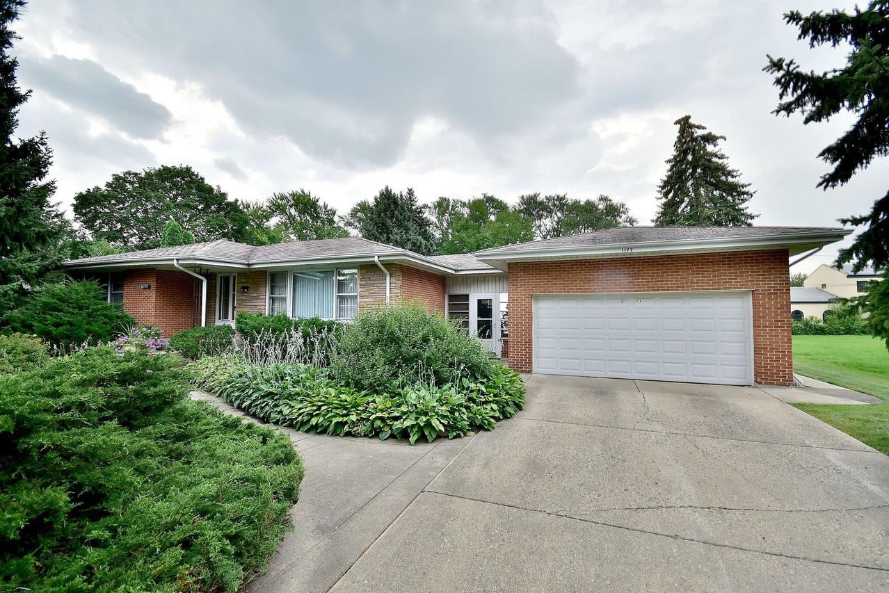 1177 Everett Ln., Des Plaines, IL 60018