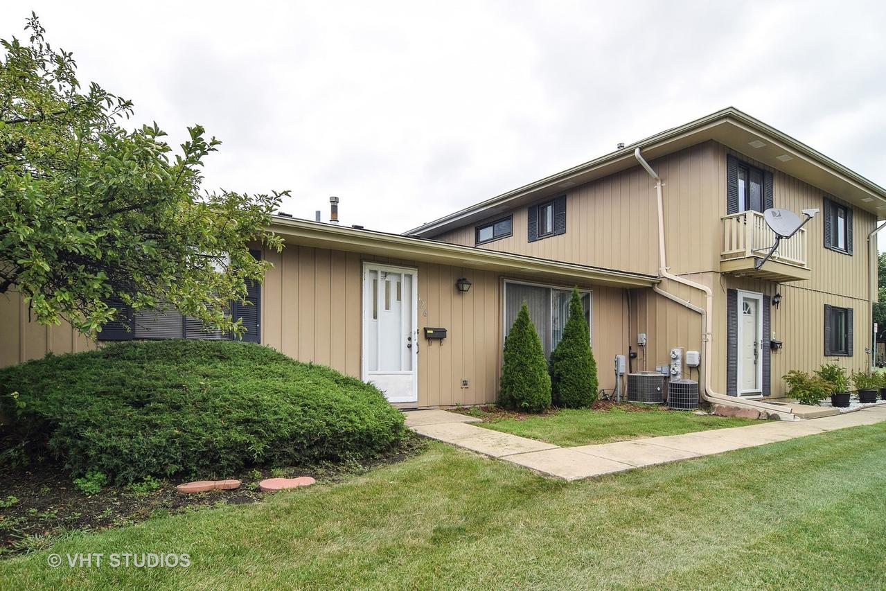 126 Cotuit Ct., Schaumburg, IL 60193