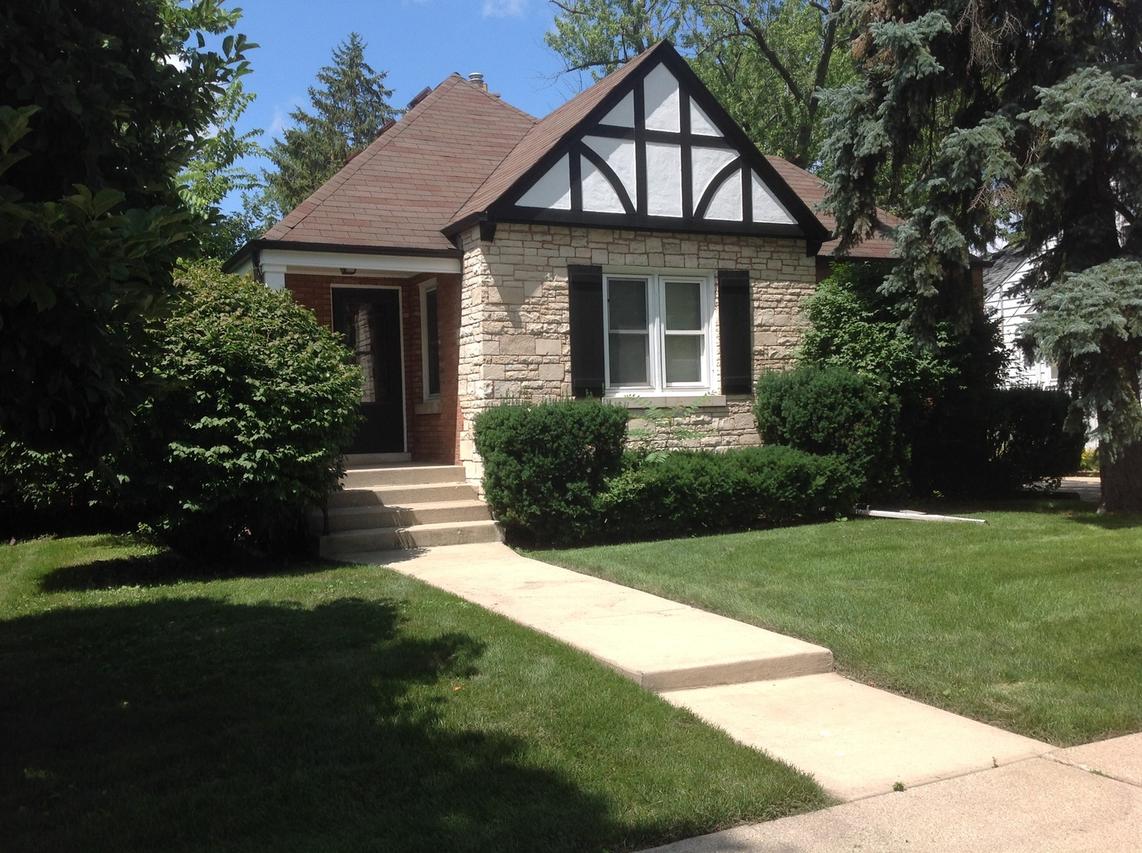 800 N Pine Ave., Arlington Heights, IL 60004