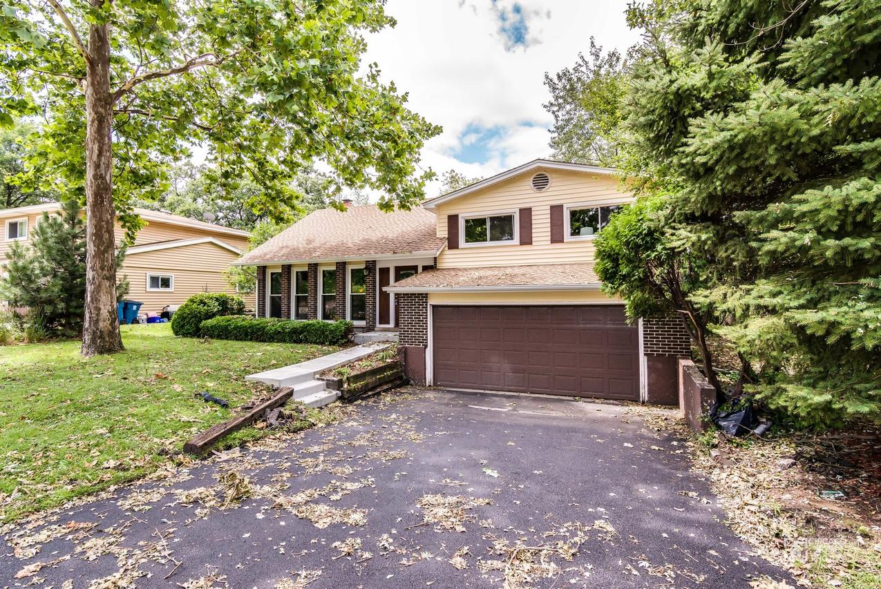 2 Hilltop Dr., Schaumburg, IL 60193
