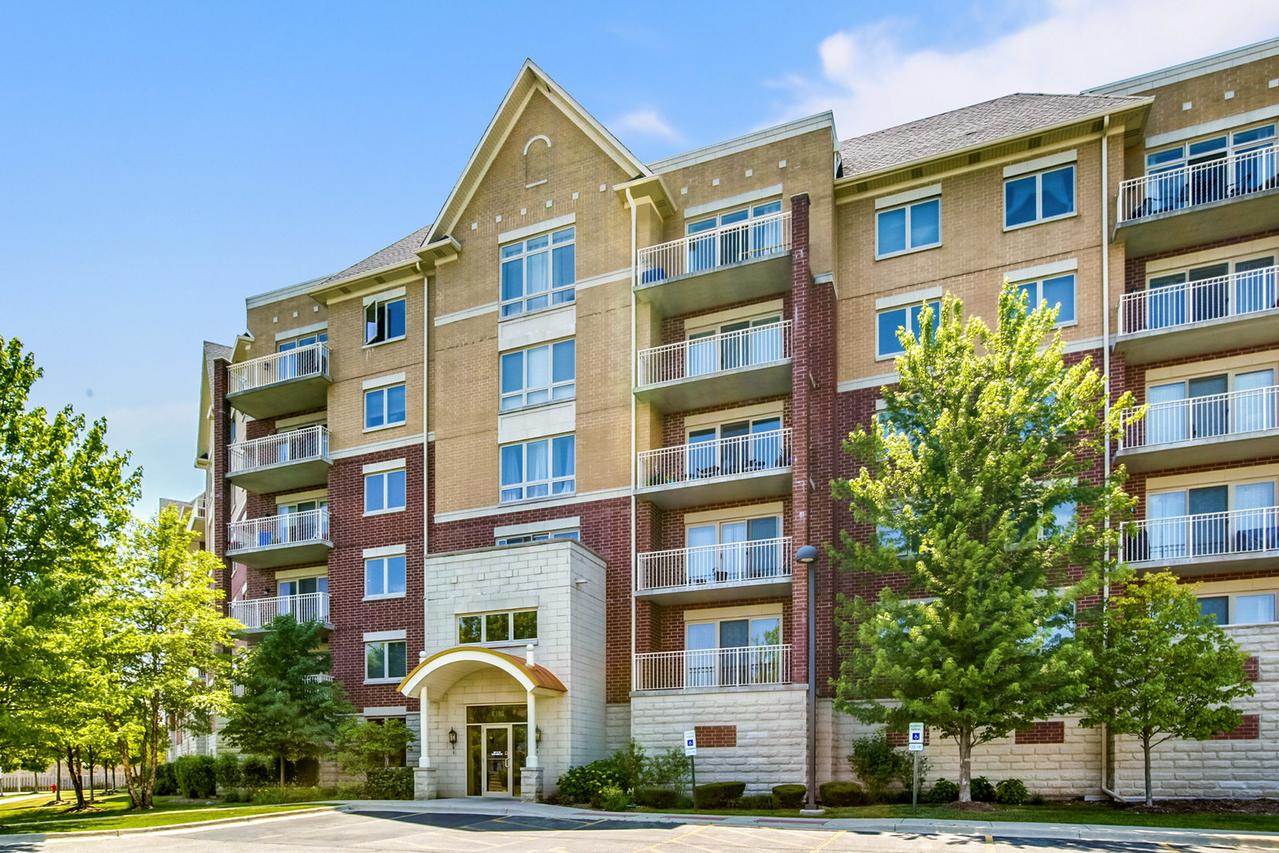 8300 Concord Dr. #206, Morton Grove, IL 60053