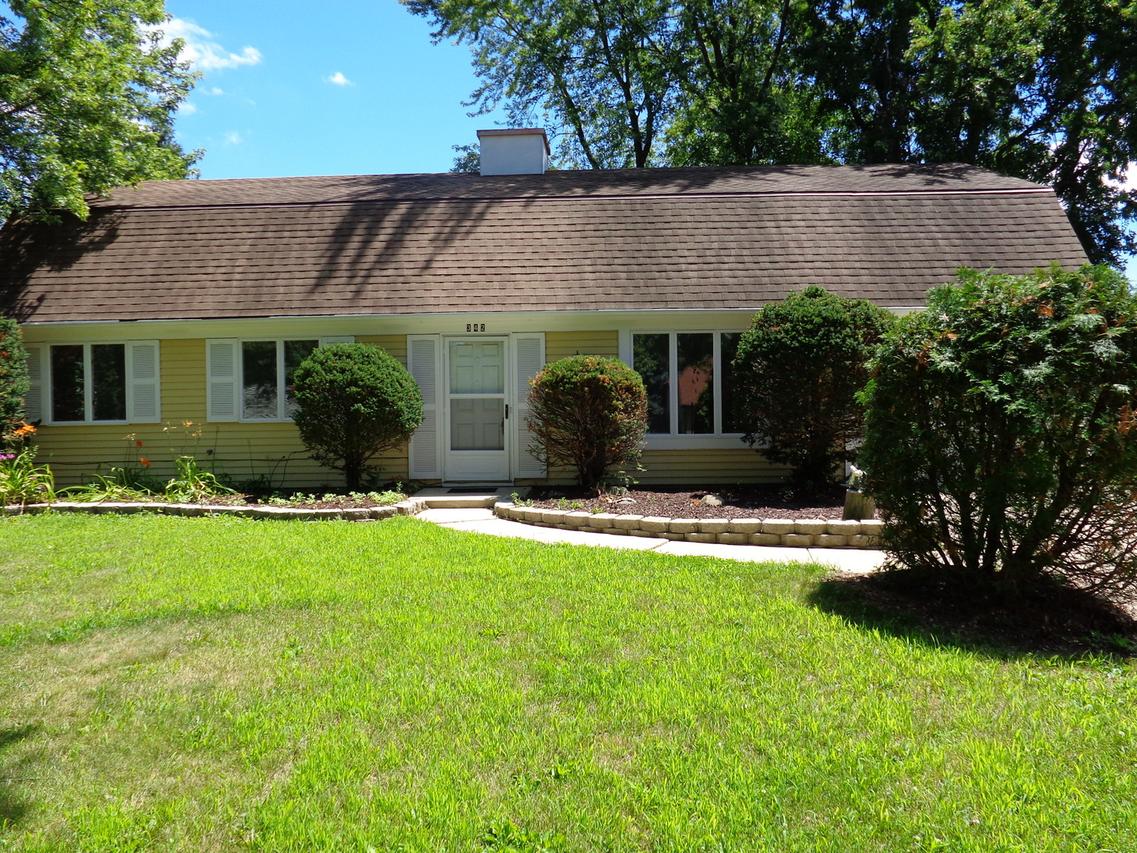 342 Boulder Hill Pass, Oswego, IL 60543