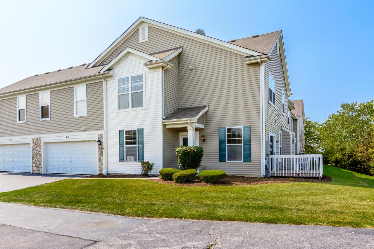 49 Johnson Ct., North Aurora, IL 60542